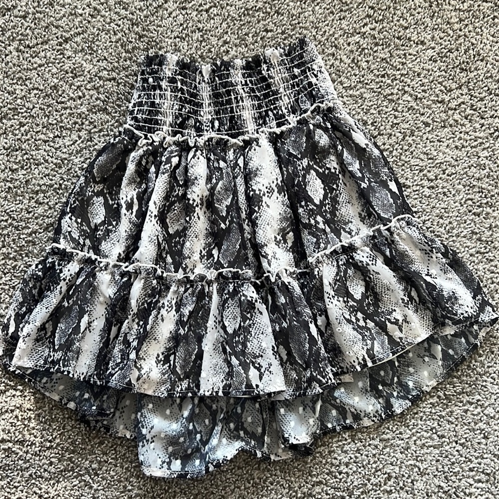 Altard State Snake Skin Pattern, ruffled skirt with scrunched waist. Size XS